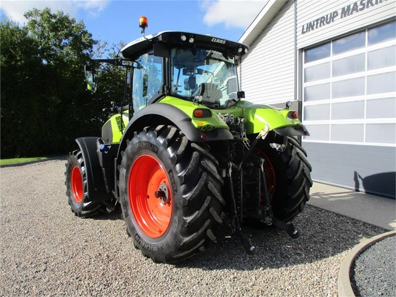 Traktor Claas Axion 830 Med frontlift og luft anlæg.