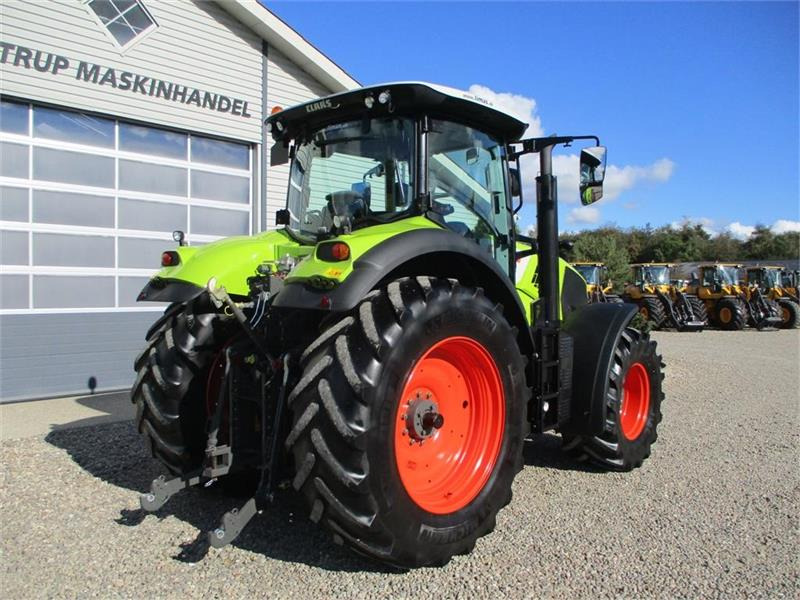 Traktor Claas Axion 830 Med frontlift og luft anlæg.