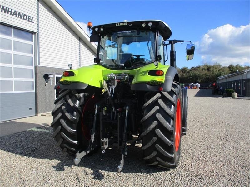 Traktor Claas Axion 830 Med frontlift og luft anlæg.